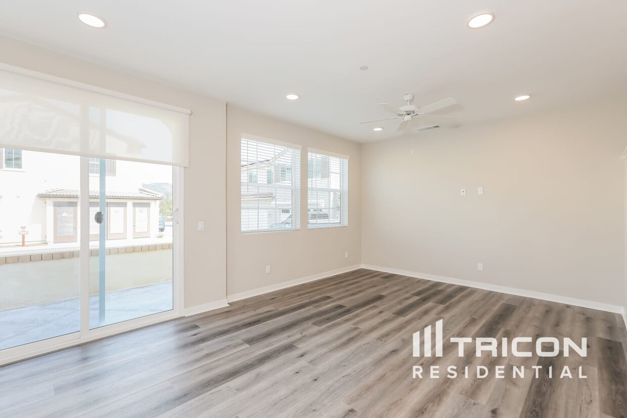 3D Tour - 24706 Amor Ct