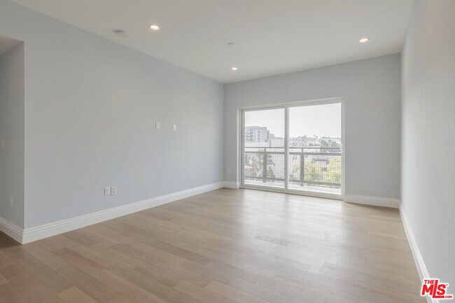 Photo - 2939 Leeward Ave Unit 401