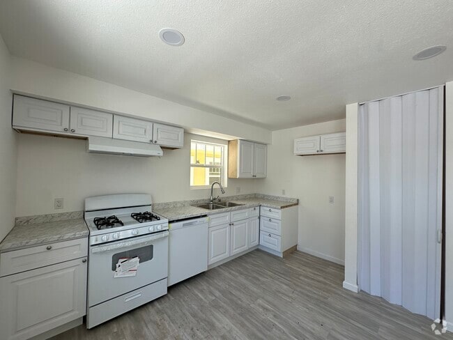 Building Photo - 616 S Van Ness Ave Rental