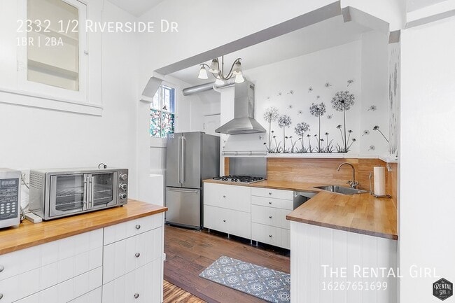 Building Photo - 2332 1/2 Riverside Dr-
