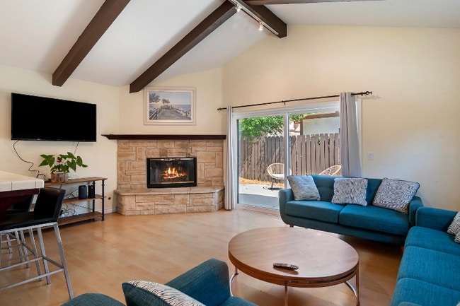 Photo - 18424 Keswick St Townhome