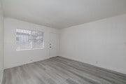 1BR, 1BA - 500SF - Living Room - 903 N Sloan Ave.