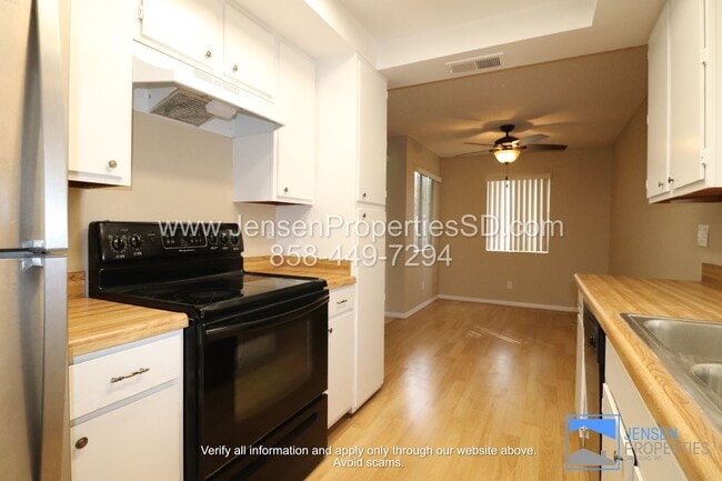 Building Photo - CHARMING 2BR/2BA CONDO W/ GARAGE