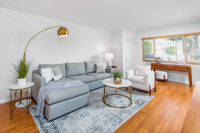 Building Photo - Bungalow In Huntington Beach