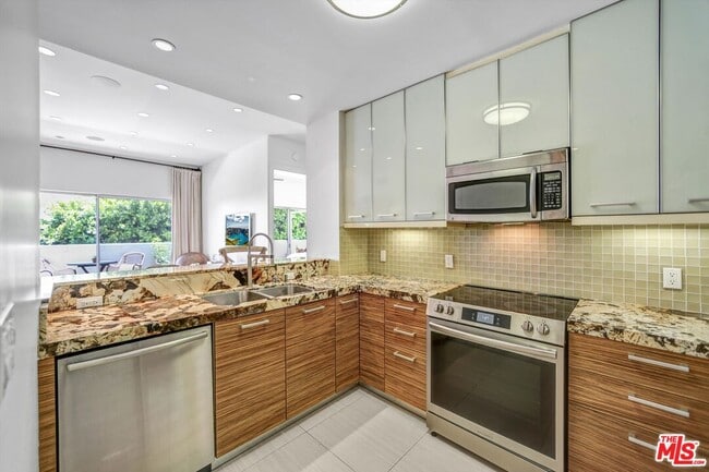 Photo - 999 N Doheny Dr Unit 106