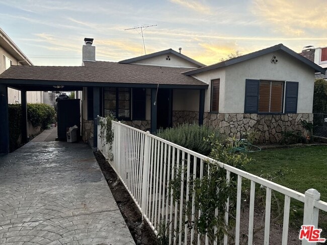 Building Photo - 1046 18th St