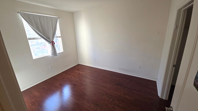 Building Photo - 360 W Ave 26 Unit 228