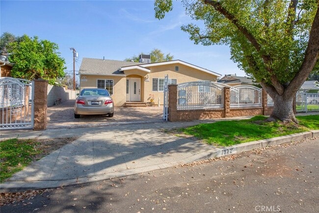 Building Photo - 7822 Hazeltine Ave Unit 7822 Rental