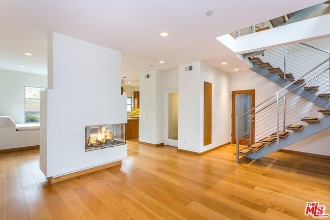 Building Photo - 126 Pacific St Rental