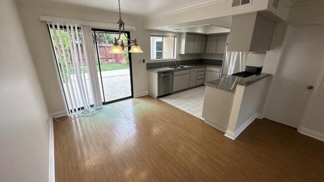 Photo - 2424 Santa Ana Ave