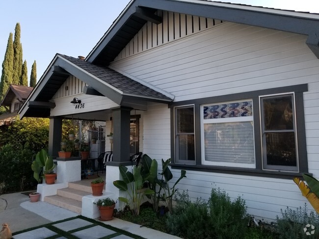 Front view - 4436 Kingswell Ave Rental