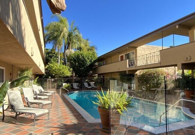 Photo - 970 Palm Ave