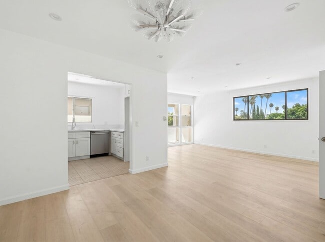 Photo - 337 Rexford Dr Unit 3