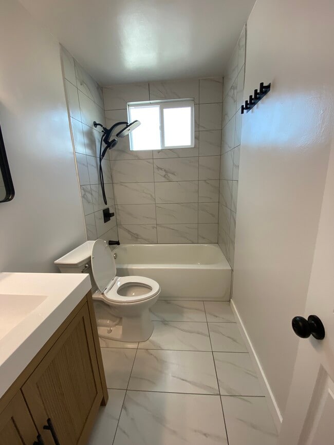 Photo - 1515 E 20th St