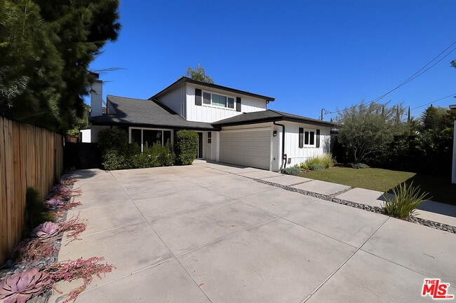 Building Photo - 13123 Magnolia Blvd