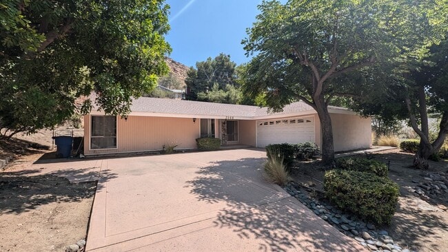 Building Photo - Single Level home near UCR available for Rent