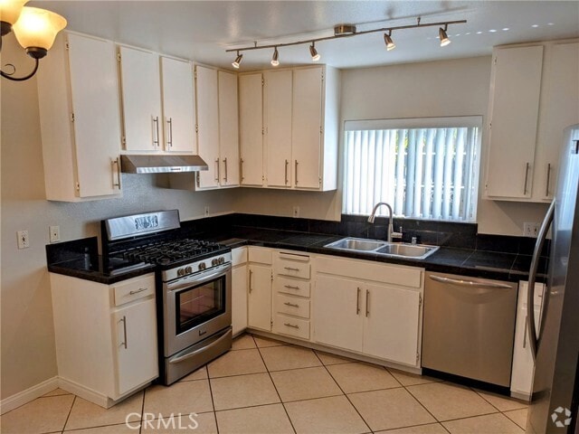 Building Photo - 1927 Cloverfield Blvd Unit 2 Rental