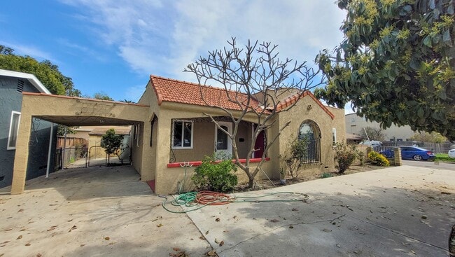 Large 3 Bedroom 2 Bath House! - Large 3 Bedroom 2 Bath House!