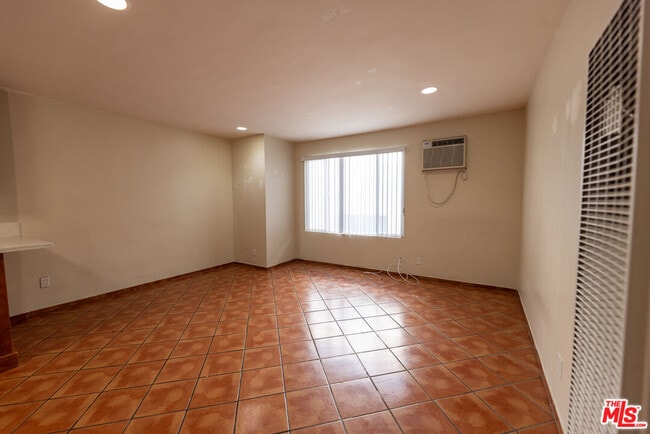 Photo - 947 Westmoreland Ave Unit 207