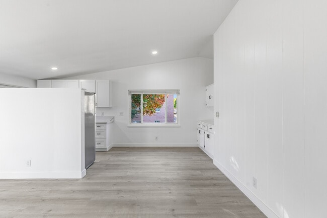 Photo - 360 S Reeves Dr