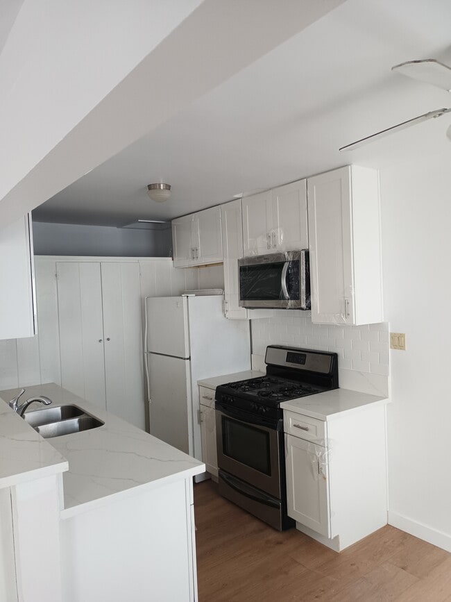 Photo - 554 8th St Apartments Unit A