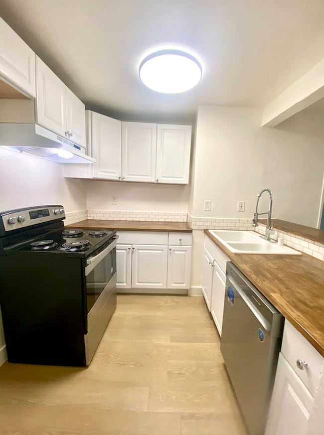 Photo - Stunning 1 Bed/1 Bath Condo Apartment with Private Balcony, Hardwood Flooring, AC, and Spacious L...