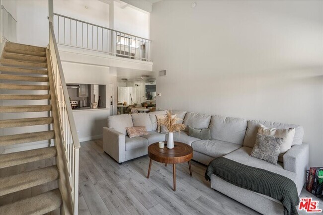 Building Photo - 5460 White Oak Ave Unit E305 Rental
