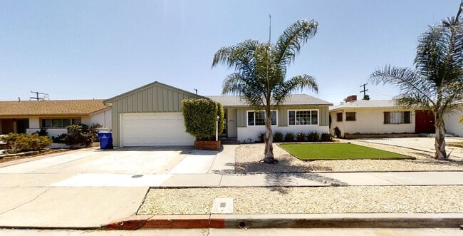 Building Photo - 4BD/2BA, POOL!! (Lease out, pending signat...