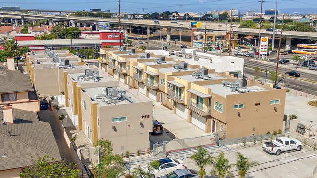 Building Photo - 11418 S Inglewood Ave Unit 108