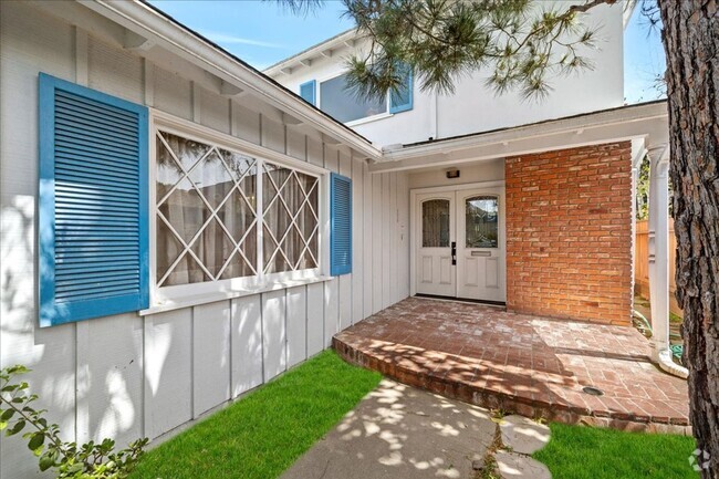 Building Photo - Spacious Playa Del Rey Traditional with Pr... Rental