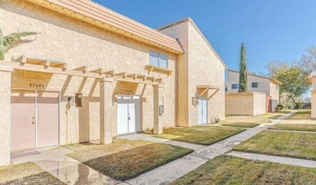 Photo - 43647 Stanridge Ave