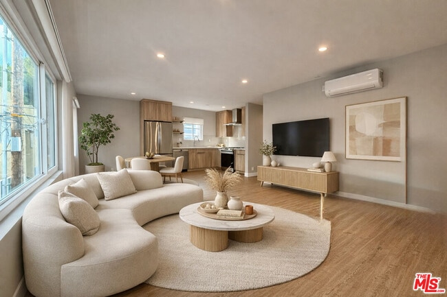 Building Photo - 1307 Tamarind Ave Unit 7