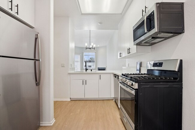 Photo - 16117 Sunset Blvd