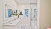 Photo - 845 1/2 N Alfred St