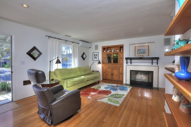 Photo - 802 Kentia Ave