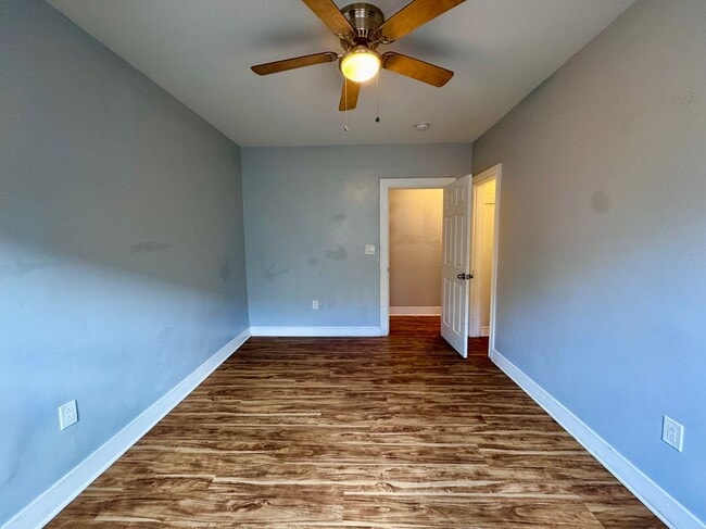 Photo - 1151 E 15th St