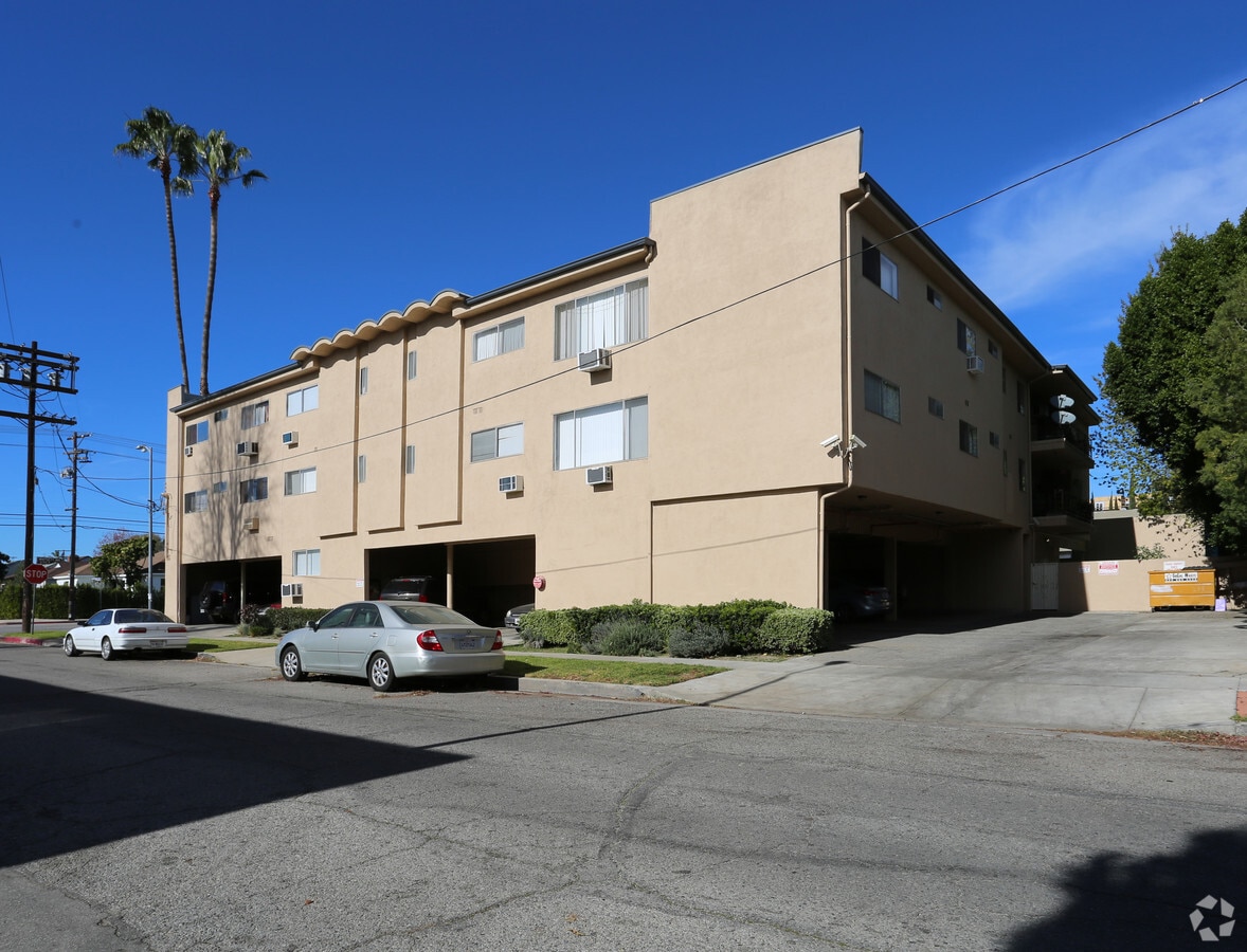 Photo - 5738 Whitsett Ave