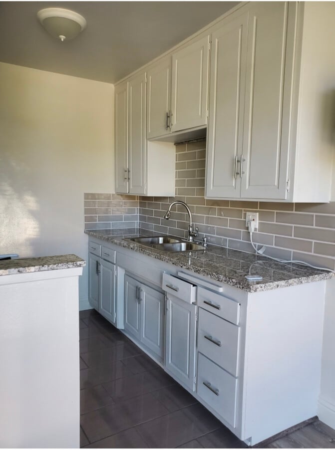 Kitchen - 541 N Naomi St Unit E
