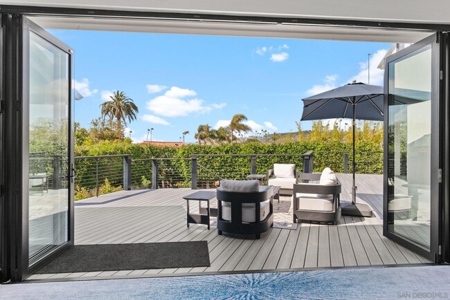 Photo - 7982 Roseland Dr