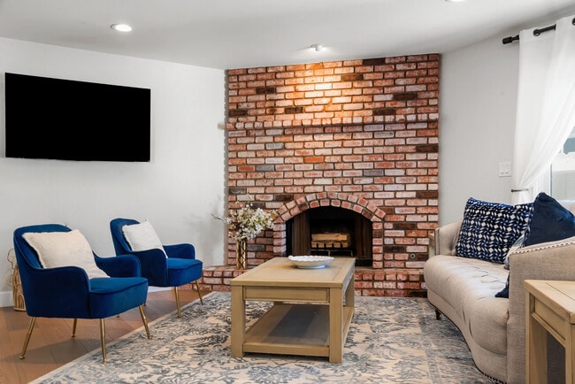 Photo - 2016 Vanderbilt Ln