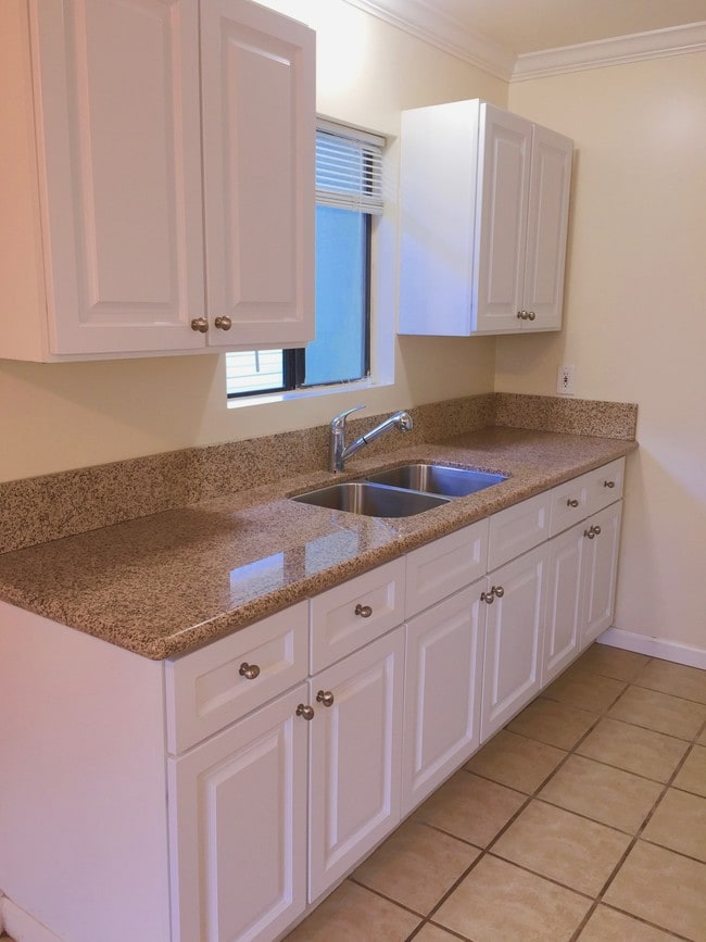 Photo - 411 Douglas St Unit #2