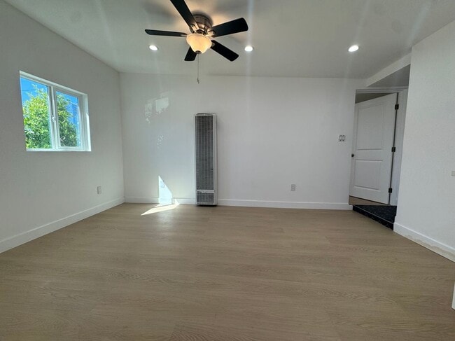 Photo - 2669 Clyde Ave