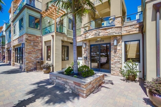 Photo - Steps From The Beach w/ All Utilities Included Available Jan - May 2025 Unit 213