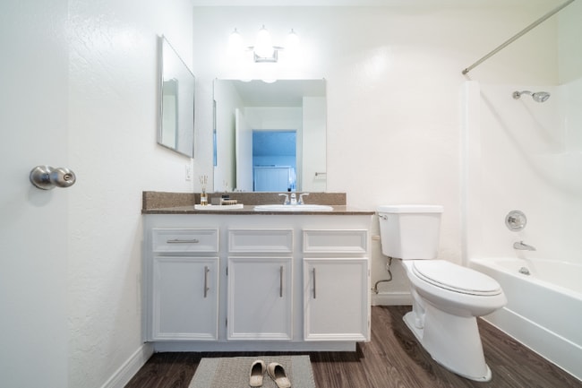 Photo - 800 E Bobier Dr Unit L1