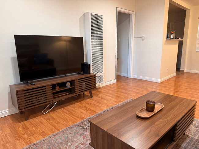 Photo - 2220 N Niagara St Unit B