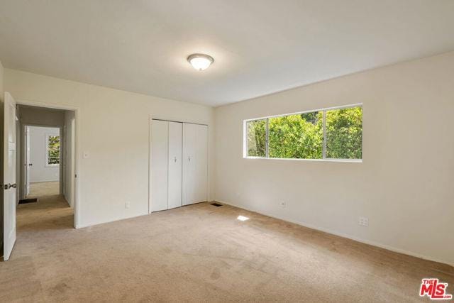 Photo - 885 Sussex Rd