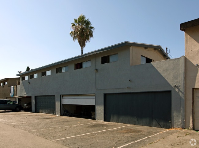 Photo - 324 Leatrice Ln