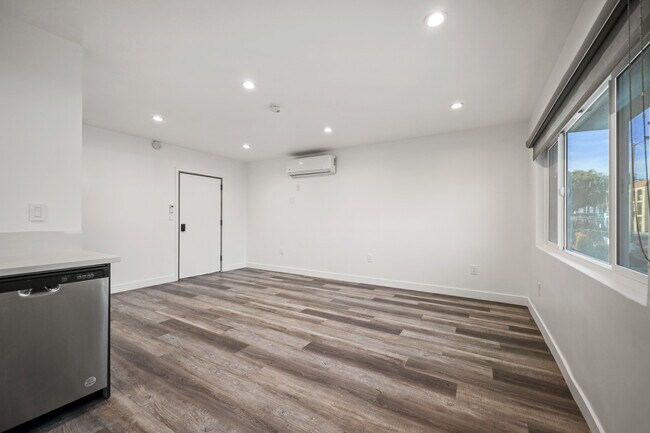 Photo - 1352 W. 36th St.