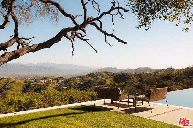 Photo - 13331 Mulholland Dr