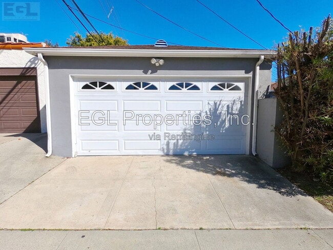 Photo - 10749 Wellworth Ave